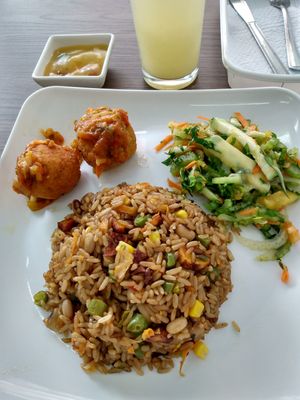 Soy meatballs, celery pineapple salad, mixed rice at MONIMEZ in Pereira