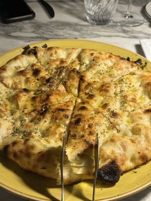 Focaccia classica: olio evo, origano, sale maldon  at Dinner in Legnano