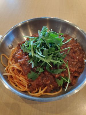 Spaghetti tomates rôties, noix et shiitakes at Pacini in Shawinigan