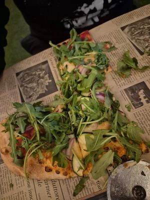 Forgot to take a pic earlier, vegetable pizza (vegan cheese under the greens) at Pacini in Shawinigan