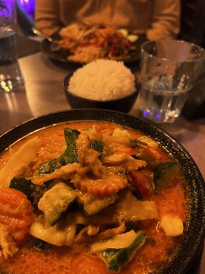 Yellow curry with tofu, spring rolls, pad Thai   at LE Banthai in Nice