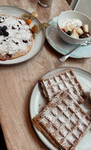 Hammerfest-Waffeln und Oslo-Pfannkuchen mit Blaubeeren   at Karlsons Skandinavische Köstlichkeiten in Hamburg