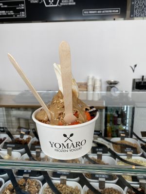 Medium Vegan frozen yogurt with strawberries, krokant, Oreos and peanut butter Creme   at YOMARO in Luebeck