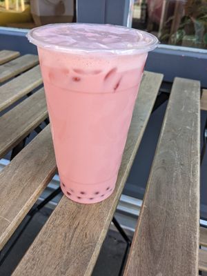 Large strawberry bubble teal at boba & friends in Hamburg