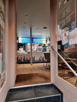 Entrance not accessible at Island Poké in Colmar