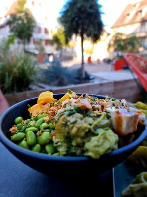 Customised bowl at Island Poké in Colmar