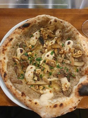 Pizza GAZ at Al Catzone Pizza Napovegana in Berlin