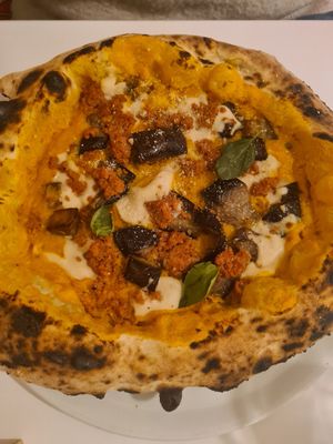 Kirby at Al Catzone Pizza Napovegana in Berlin