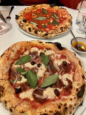 Loved this place. Very friendly quick service, amazing choices of pizzas. I had the Super Diavola which was delicious. Tasty tomato sauce & scrumptious toppings. Made with love  at Al Catzone Pizza Napovegana in Berlin