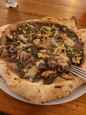 Pizza Gaz at Al Catzone Pizza Napovegana in Berlin