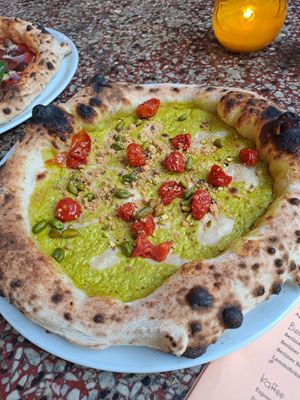 Special with pistachios and cardamom at Al Catzone Pizza Napovegana in Berlin