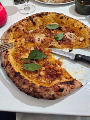 Buffy pizza at Al Catzone Pizza Napovegana in Berlin