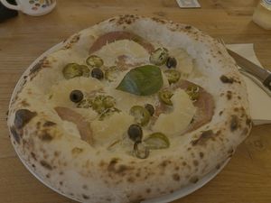 AV Pizza mit jalapenos  at Al Catzone Pizza Napovegana in Berlin