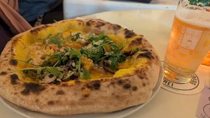 Pizza with poached pears at Al Catzone Pizza Napovegana in Berlin