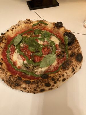 Pesto pizzaa  at Al Catzone Pizza Napovegana in Berlin