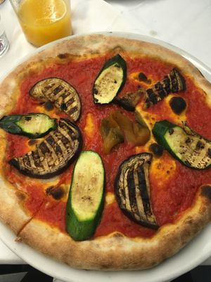 Vegetable pizza without cheese  at La Dolcevita in Bellagio