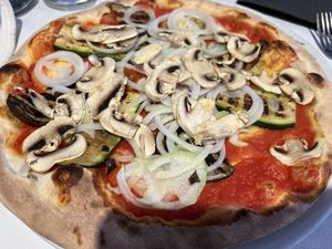 Possibly the least tasty pizza ever   at La Dolcevita in Bellagio