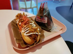 Noodle dog and yummy onigiri at Tokyo Boom in Vienna