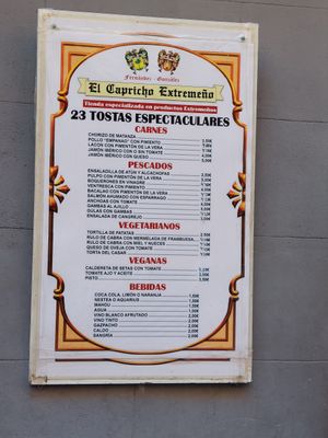 Menu with vegetarian and vegan choices at El Capricho Extremeño in Madrid