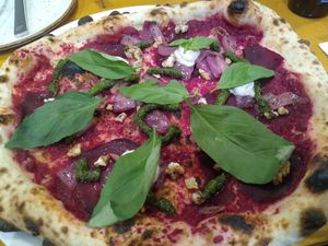 Beetroot pizza! at 485Grad - Filiale Südstadt in Cologne