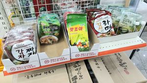 Vegan instant noodles at Hunza Maul 훈자건강마을 in Seoul