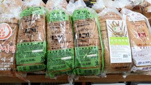 Vegan bread at Hunza Maul 훈자건강마을 in Seoul