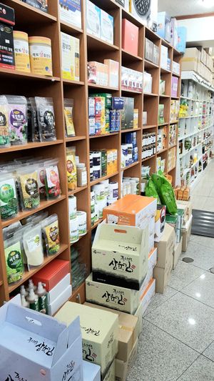 Health food products at Hunza Maul 훈자건강마을 in Seoul