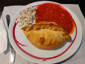 Empanada de verduras y tofu con salsa de tomate y ensalada at Veggie Garden - Dels Angels in Barcelona