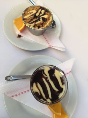 Apple crumble in a ramekin and chocolate mousse on the right  at Veggie Garden - Dels Angels in Barcelona