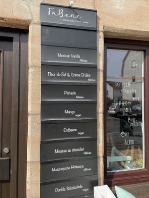 Eine wechselnde Auswahl an verschiedenen Eissorten "der kleinen Eismanufaktur“  at Café FaBene in Nuremberg