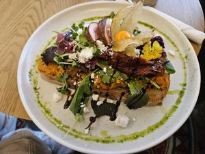 Brot mit Kürbis, veganem Feta und getrockneter Tomate at FARSØ in Bremen