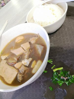 Bak ku teh rice but got unwanted 香菜 at Hong Cook Food - 鳳煮食 in North Singapore