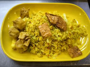 Pineapple Fried Rice with added Fried Wanton (taken on 06.08.2024) at Hong Cook Food - 鳳煮食 in North Singapore