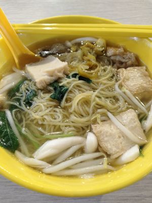 Noodles soup $4.50 at Hong Cook Food - 鳳煮食 in North Singapore