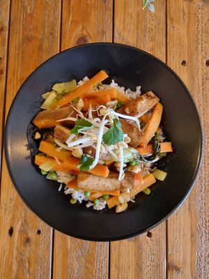 Kung Pao Vegan at La Cave À Manger in La Roche-sur-yon