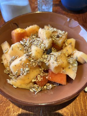 Plato de fruta de temporada  #Veganuary at El Huauzontle in Chihuahua