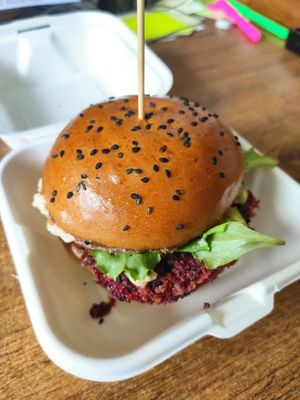 Keď vege hamburger, tak jedine v monáde at Monáda Bistro in Senica