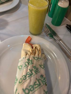 Sanduíche de falafel e refresco de damasco com hortelã at Basha in Rio De Janeiro