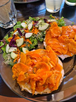 Salmon bagels with cream at La Selva de los Gatos in Oaxaca