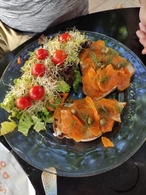 Indescriptible,  maravillosas tostadas de "salmón" vegano. at La Selva de los Gatos in Oaxaca