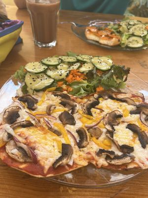 Vegan pizza   at La Selva de los Gatos in Oaxaca