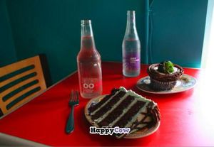 Grasshopper cake and a chocolate covered strawberry cupcake at Khan's Desserts in Nashville