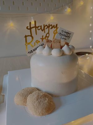 Vegan Red Bean Lemon Cake with Kinako Soymilk Mochi 純素紅豆豆腐麻糬蛋糕 (Photo by Lena Lee) at The White Cake in Kowloon