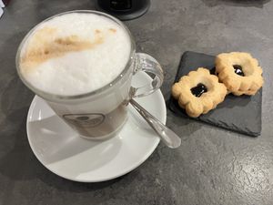 Soy macchiato with vegan cookies   at "Art & Chocolate" in Verona