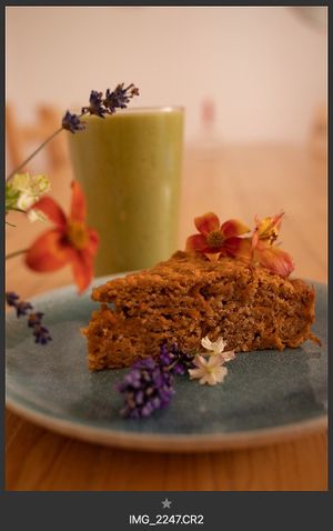 Vegan Carrot cake and Smoothie   at Cantina do Bem in Caminha