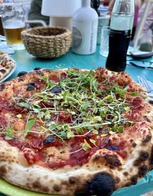 Vegane Pizza mit Sprossen   at Träumeria Son Moll & Lounge in Mallorca