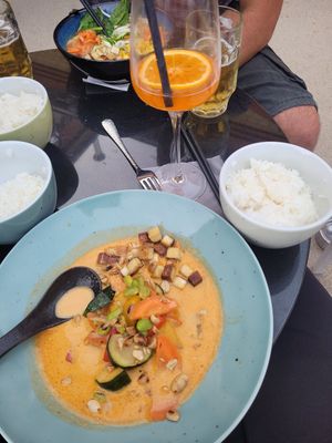 Rotes Curry mit Tofu und Reis at Who Killed The Pig in Giessen