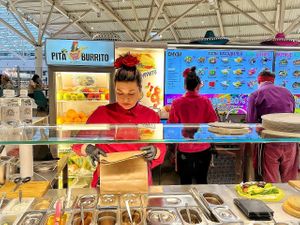 Возьмите вкусные питы питцы и буррито с собой! at Pita Burrito in Moscow