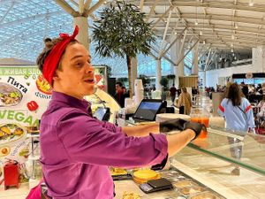 И еще мы танцуем во время приготовления ваших любимых блюд at Pita Burrito in Moscow