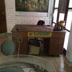 triste y sin vida! vacío y austero lugar! at Tasty Vegan in Seminyak